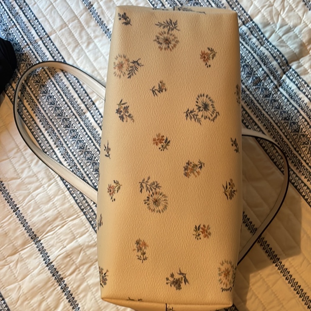 Brand new Coach tote - Picture 3 of 6